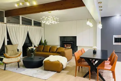 Image de Stylish designer 3-bedroom home in convenient Burnaby Metrotown neighborhood