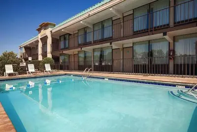 Image de Affordable Room Perfect for Relaxing Stays in Chattanooga