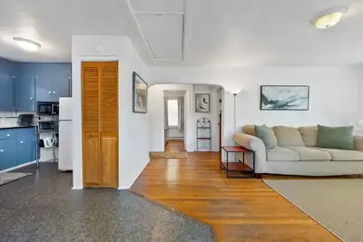 Image de Stay and Play at Lawrence by Autzen