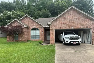 Image de Peaceful 3-bedroom house with garage and Ac in a charming subdivision in Benton.