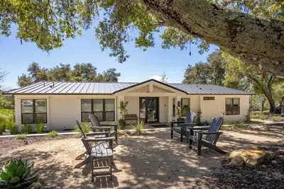 Image de Oak & Vine Garden House | Luxury Wine Country Stay