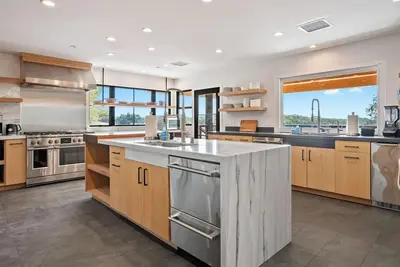 Image de Oak & Vine Vineyard House | Bespoke Wine Stay