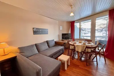Image de 300m des commerces, 6ème étage, vue sapins, balcon, casier à ski, 35m², Vars