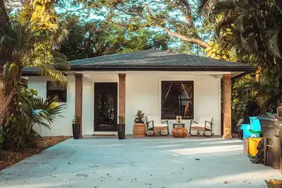 Image de Private 2-br guest house under an oak canopy, ideal spot in Palm Beach Gardens