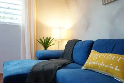 Image de Stylish Retreat Apartment Steps from the Beach