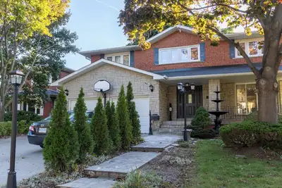 Image de Elegant Mansion with Private Bar & Social Lounge