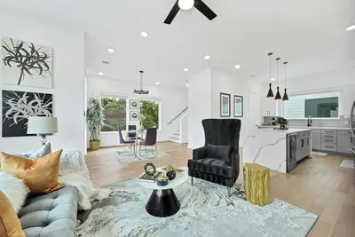 Image de Modern Downtown Dream, Newly Decorated