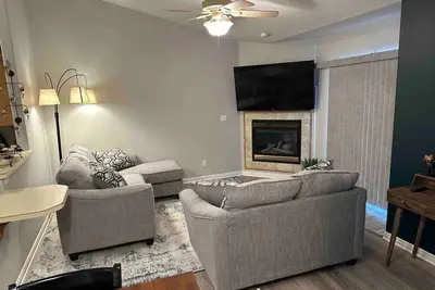 Image de Tuscan Townhome @ Isu | Pmc | Front & Back Patio