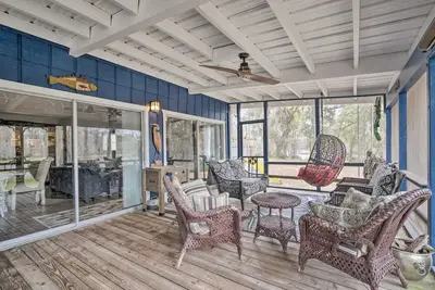 Image de Riverfront Cabin w Screened Patio & Fire Pit!