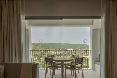 Image de Tranquil Suite at Viceroy Ombria Algarve | Close to Quinta da Tôr Winery