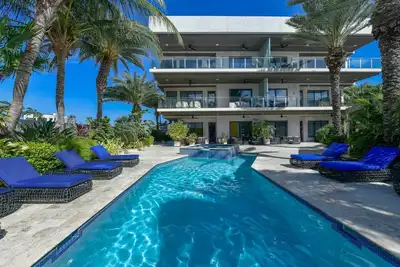 Image de Tropical Luxury Oasis: 2 King Beds, 2. 5 Baths, 3 Min Drive to Palm Beach