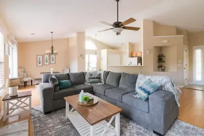 Image de Cozy 3br/2ba in North Lake Area