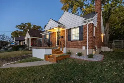 Image de Relaxing 4-bedroom house in welcoming Cincinnati. Firepit, Grill, Cornhole