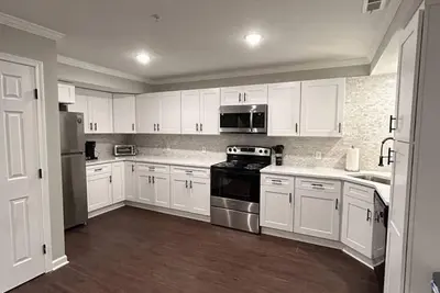 Image de *Spacious 3 bed/3 bath apartment near airport/Ub*