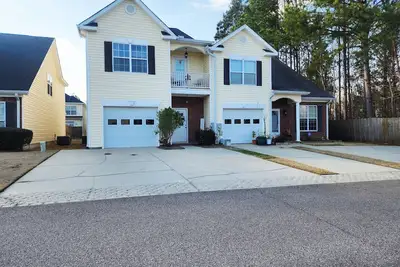 Image de 3-bedroom townhome in family-friendly Evans, 7 miles to Masters golf course