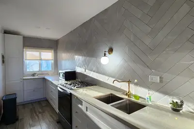 Image de Modern 2br/2ba condo, upper floor, ocean breeze, short walk to Playa Chiquita