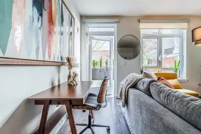 Image de 2br Th | Gym, Balcony | Bellevue Parkside L