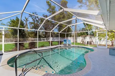 Image de Dog-friendly home w/private salt water in ground pool & close to Shamrock Park