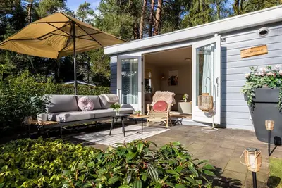 Image de Chalet forestier avec jardin et terrasse