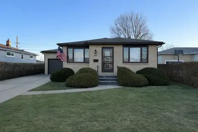 Image de 3-bedroom house in close to the airport Buffalo family- friendly no pets allowed