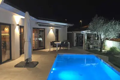 Villa avec piscine chauffée, 8 per, 4 ch