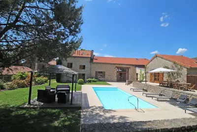Image de Gite rural grande capacité idéal pour gde famille (sauna, spa, piscine chauffée)