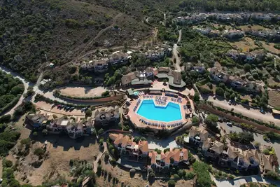 Image de Confortable appartement pour 4 personnes avec climatisation, piscine, Tv, patio et vue panoramique