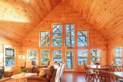 Image de Lakefront Cabin with Private Dock & Stunning Views