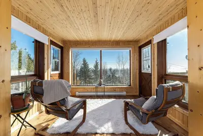 Image de Century-old home in a wooded area