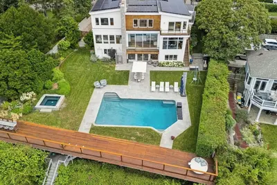 Image de Waterfront Escape Plus Expansive Rec Center, Great for Groups and. . .