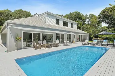 Image de Stunning Southampton Home, Private Pool, Walking Distance to Shinnecock