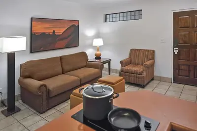 Image de Family-Friendly Retreat with Balcony, Kitchen Spa & Resort-Style Comfort