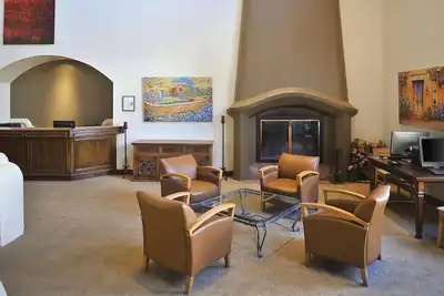 Image de Inviting Room w/ Balcony for Scenic Getaways – 4 Miles from Cathedral Rock