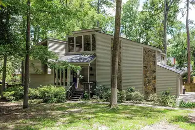 Image de Cozy modern style home 4. 4 miles from Augusta National