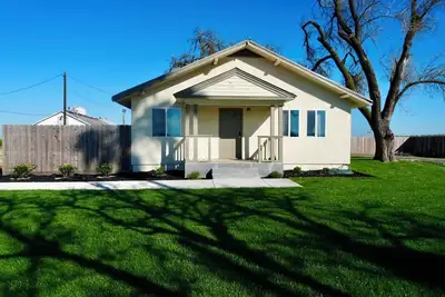 Image de Great for groups: Romantic farmhouse with barn and parking.
