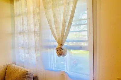 Bright & Breezy Central Hilo Oasis