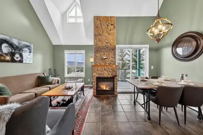 Image de The Radium Experience | Top Floor | Mountain views | Pool | Hot Tub | Fireplace