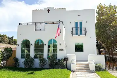 Image de Casablanca | Designer 4br Retreat Near Calle Ocho