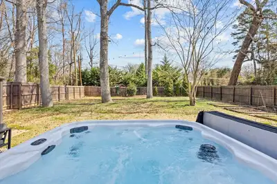 Image de Spacious Charlotte Retreat with Private Hot Tub
