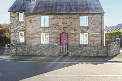 Image de 4 chambres à coucher à Broad Haven