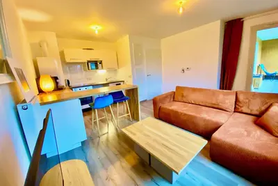 Image de T2 proche Chr balcon et centre Lille, vue étang, parking, animaux acceptés