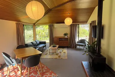 Image de Central Queenstown Apartment - lake views, private & quiet.