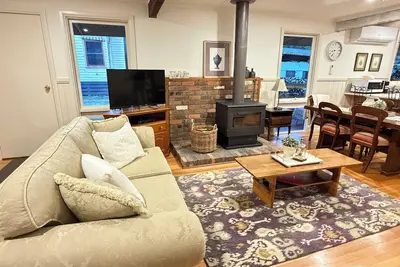 Image de Berry Lodge- A Sweet Country Escape!