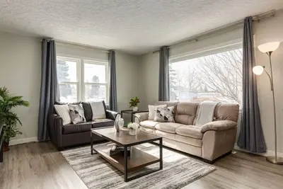 Image de \"Espresso\"2 Bdrm Upper Suite in Richmond!