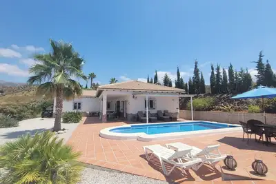Image de Detached villa with private pool and breathtaking unobstructed views