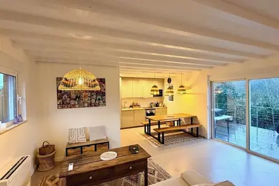 Image de Charmante maison lodge neuve en lisière de forêt, cadre nature et proche océan.