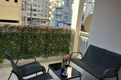 Image de Cozy 2-Bedroom Apartment in Makenzy Beach