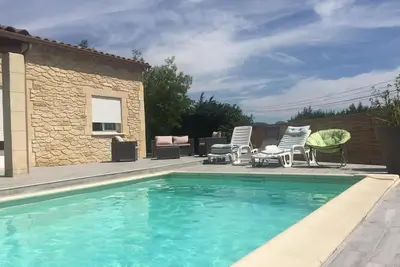 Image de Maison de campagne au milieu des champs de lavandes et des vignes