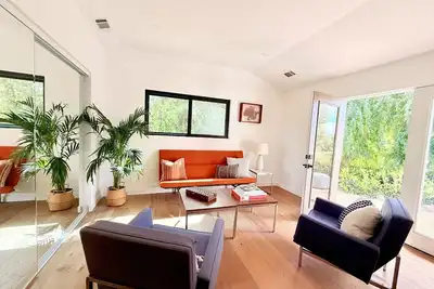 Image de Private Hillside 2br Suite Near Town