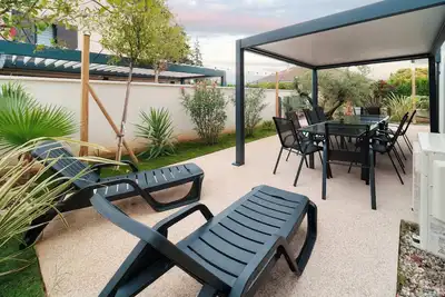 Image de Maison spacieuse tout confort pour 12 personnes proche de Lyon et de Eurexpo